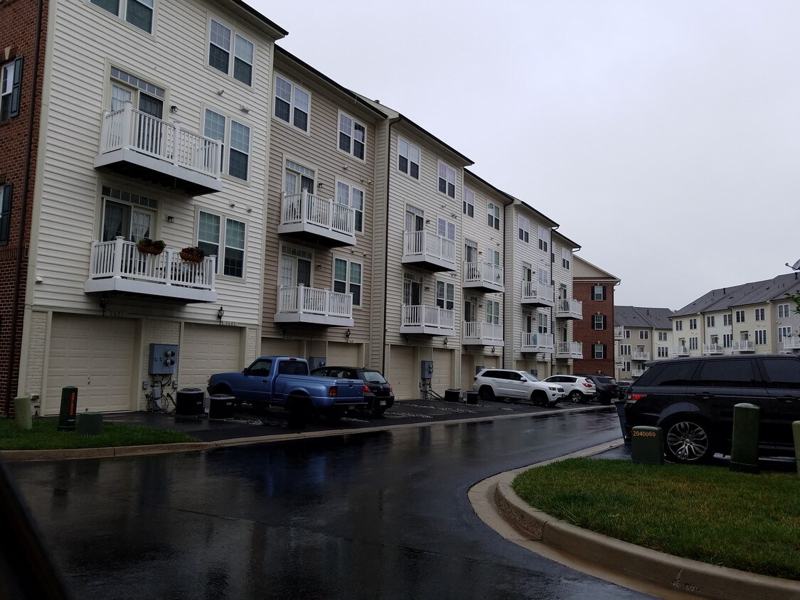 Building Photo - 3605 Spring Hollow Ln