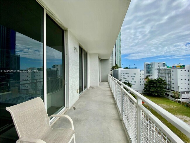 Foto del edificio - 444 NE 30th St