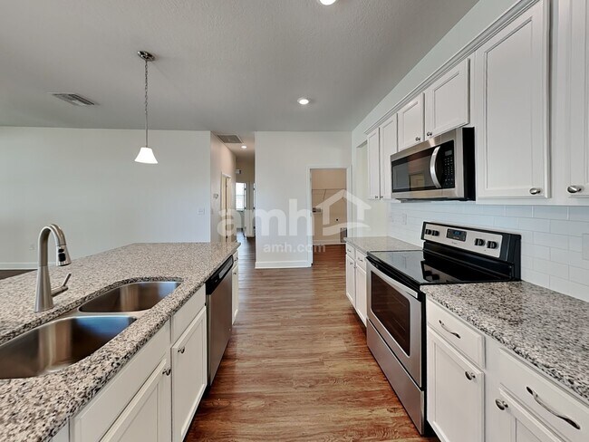 Building Photo - 303 Pine Terrace Dr