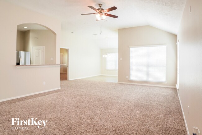 Foto del edificio - 6730 Enchanted Crest Dr
