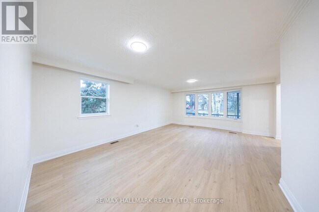 Building Photo - 154 Fitzgibbon Ave