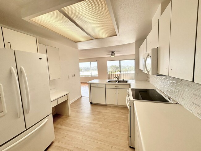 Building Photo - 6337 Caminito Andreta