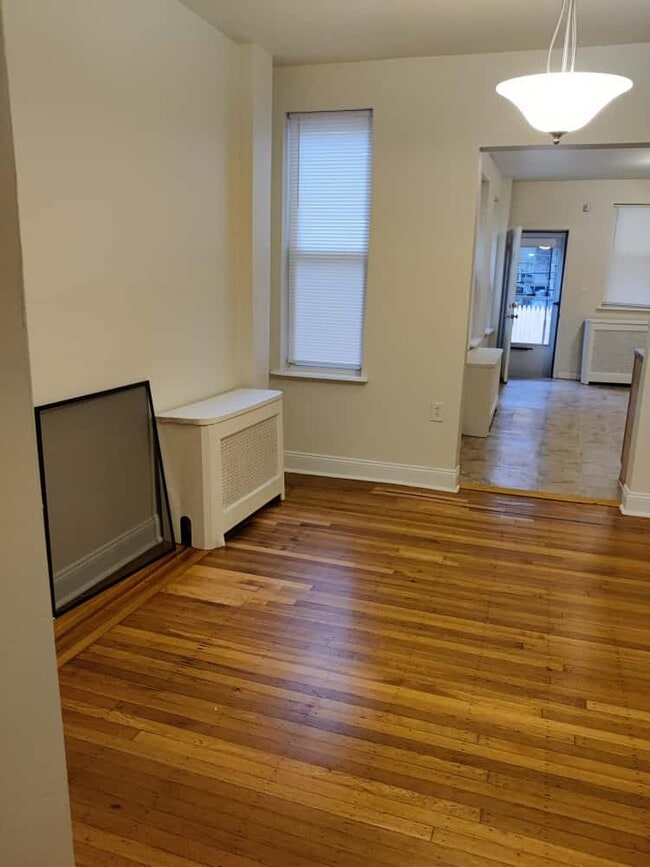 Building Photo - 6133 Elmwood Ave