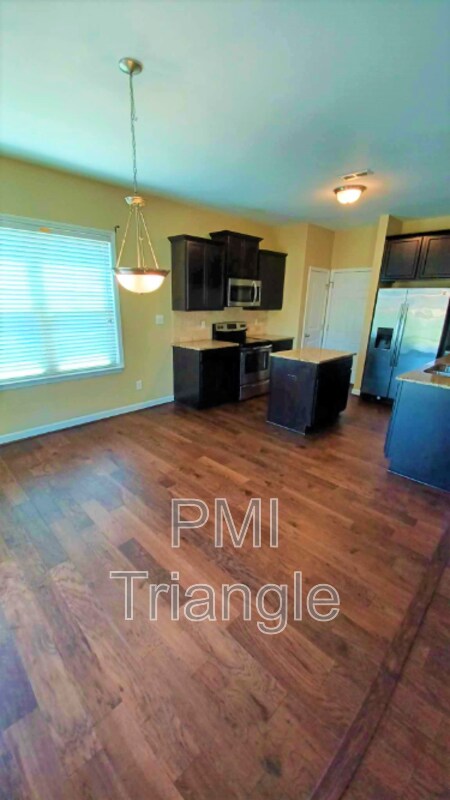 Building Photo - 824 Ronald Reagan Drive