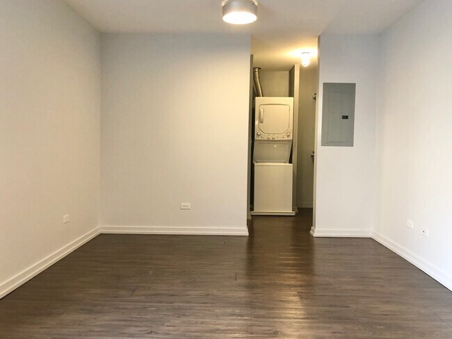 Foto del edificio - 6134 N Kenmore Ave