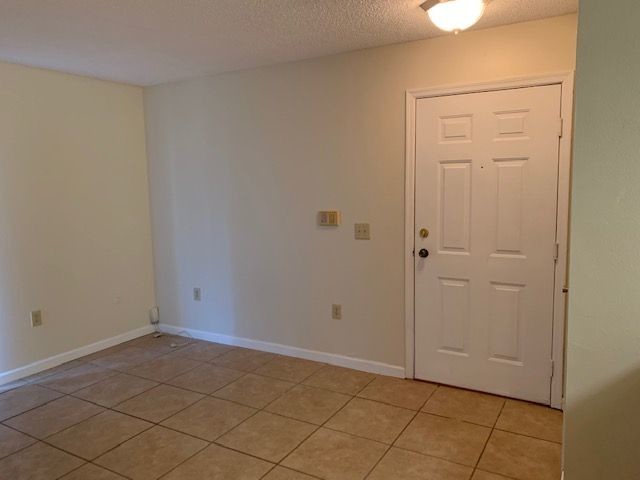 Building Photo - 9481 Highland Oak Dr
