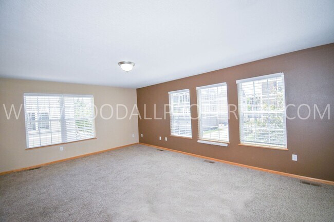 Building Photo - 2 Bedroom, 2.5 Bath Townhome in Ankeny