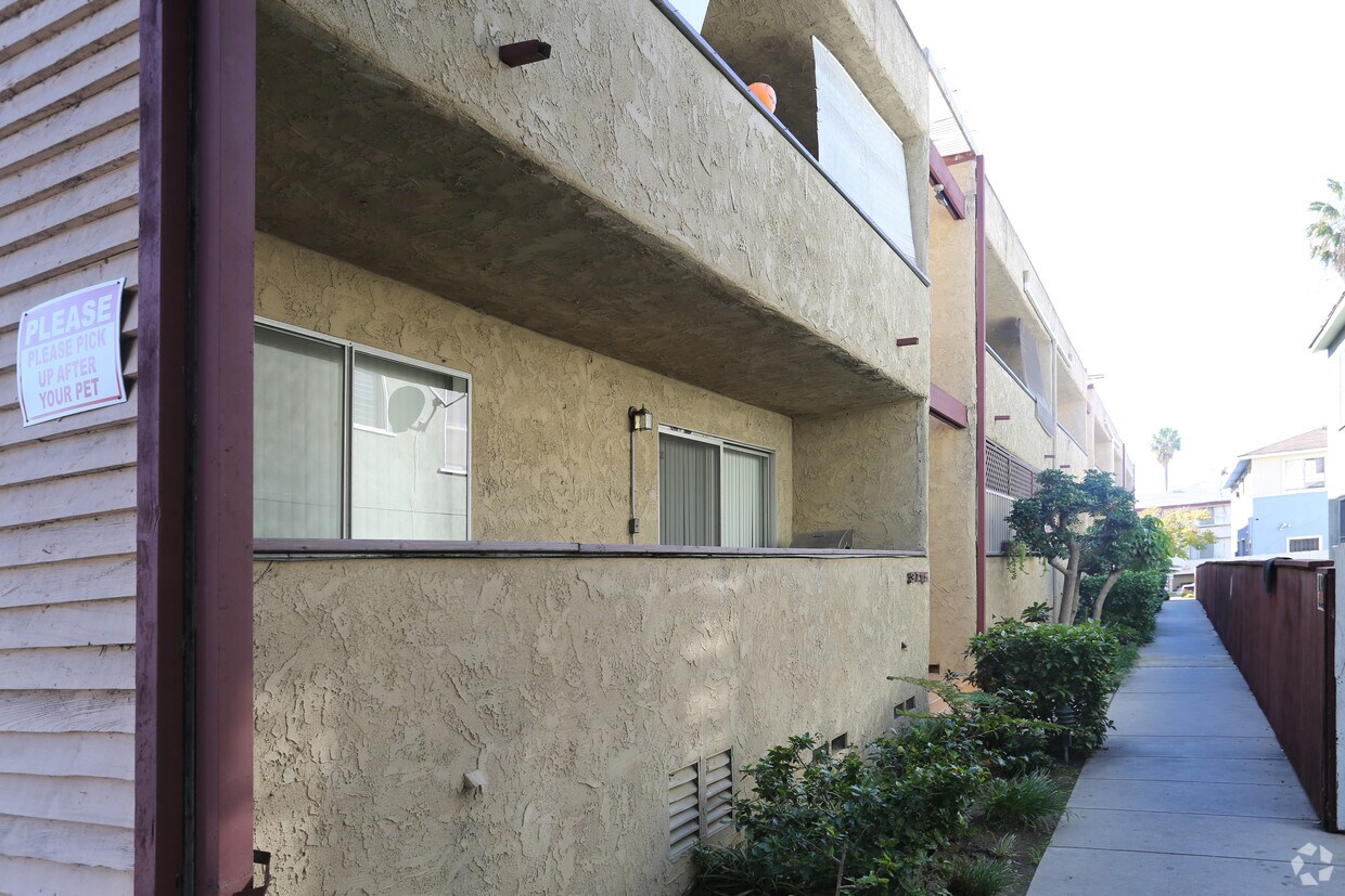Foto del edificio - 3715 Hughes Ave
