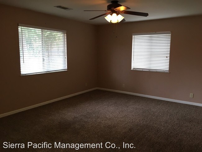 Building Photo - 453-453 Tuttle Ln