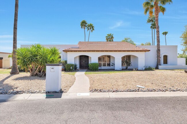 Foto del edificio - Large 4 Bed 2.5 bath Home w Pool!! - Cross...
