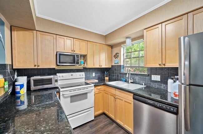 Building Photo - 883 Wax Myrtle Ln