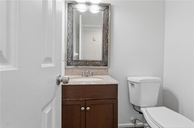Foto del edificio - 620 Brook Landing Ct