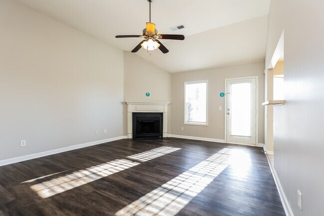 Building Photo - 346 Clearlake Dr