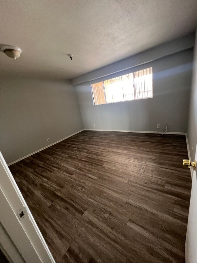 Building Photo - Located in Old town Yucca Valley