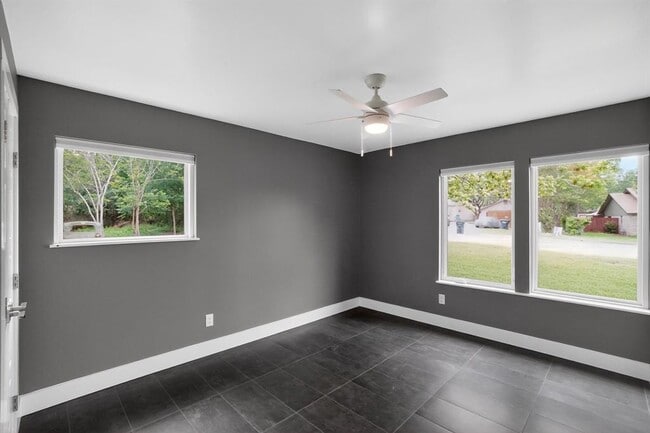 Foto del edificio - 513 Meadowbrook Dr
