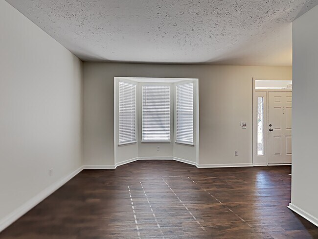 Building Photo - 3352 Suffolk Court