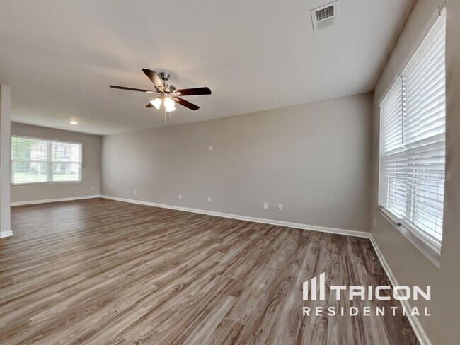 Building Photo - 335 Thistle Downs Dr