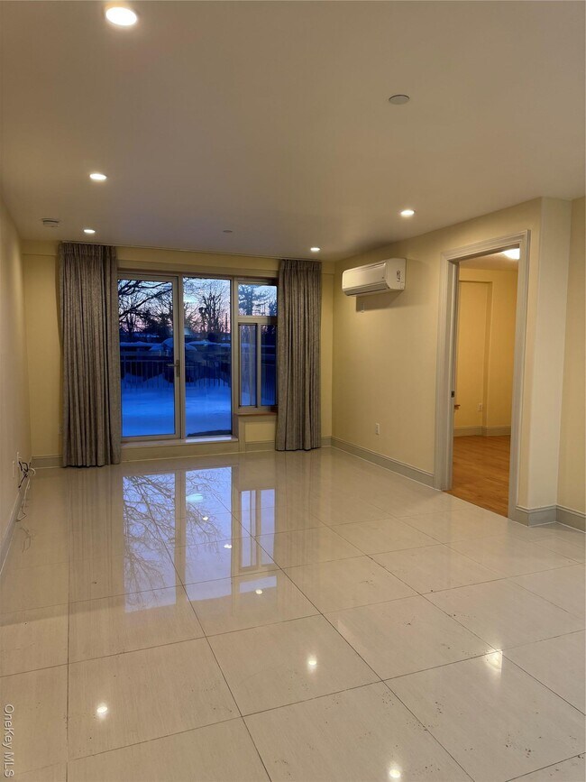 Foto del edificio - 65-38 Austin St