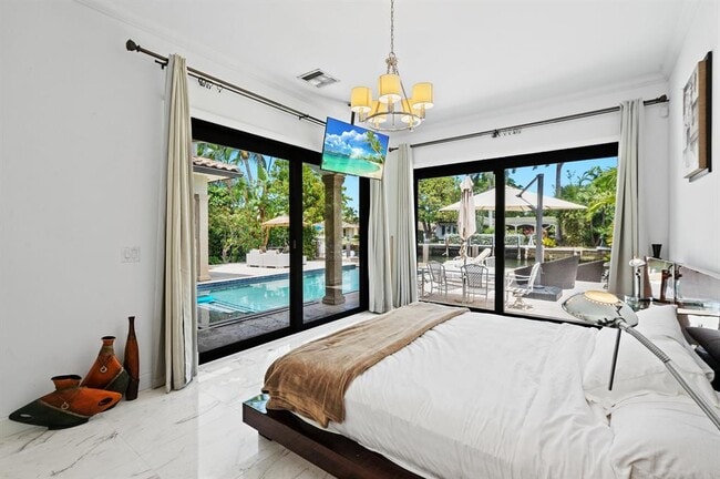 Building Photo - 2437 Castilla Is