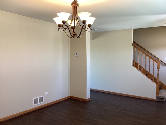Building Photo - 1305 Bassett Dr