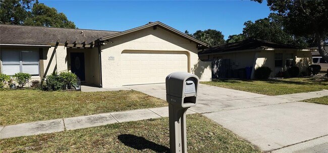 Foto del edificio - 4703 Cypress Tree Dr