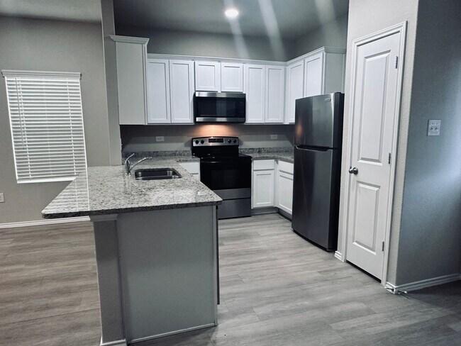 Foto del edificio - 7356 Misty Ridge Dr