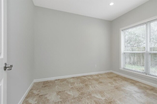 Building Photo - 39 E Stony Bridge Ct