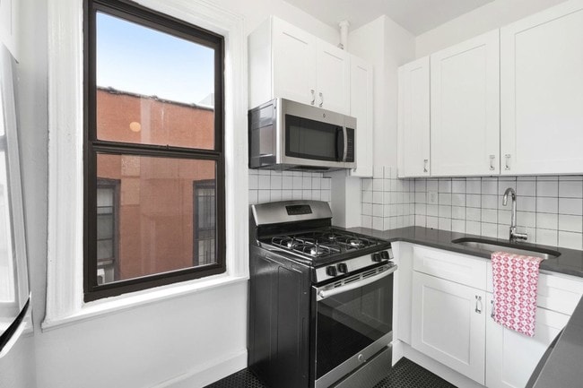 Building Photo - 234 E 166th St
