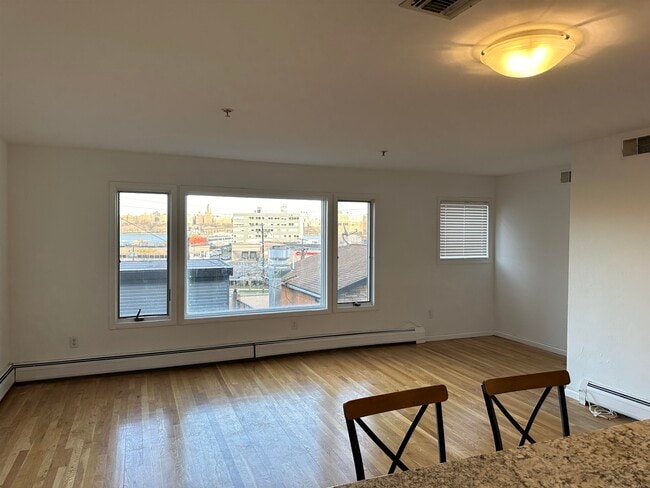 Building Photo - 8913 RIVERSIDE Pl
