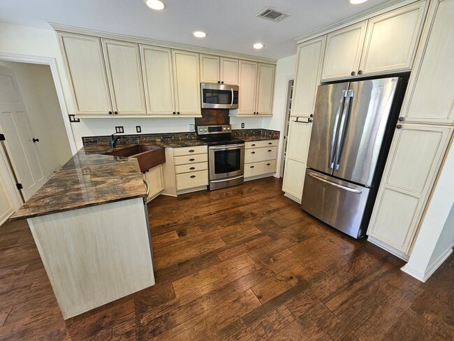 Building Photo - Central Austin 3/2 with a Lovely Fenced Ba...