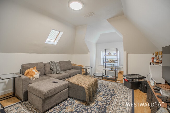 Building Photo - 4948 N Winchester Ave