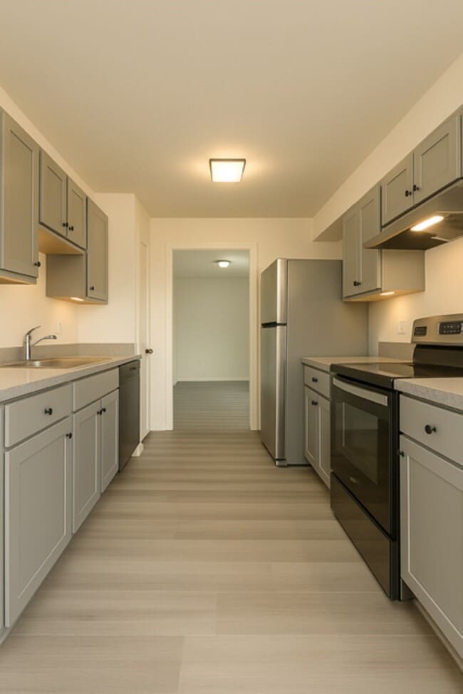 Building Photo - 1421 Kingston Dr