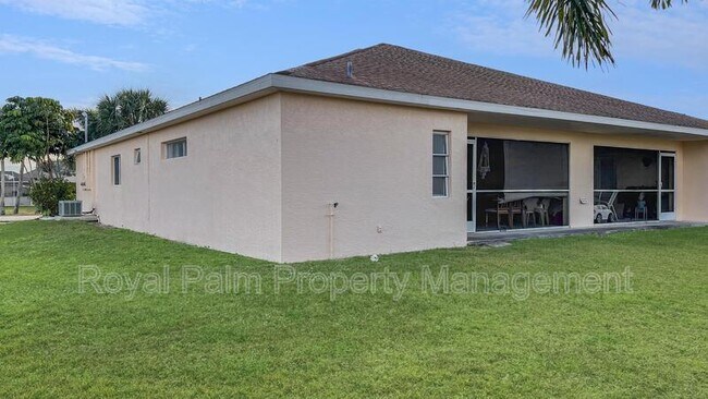 Building Photo - 4524-4526 Santa Barbara Blvd