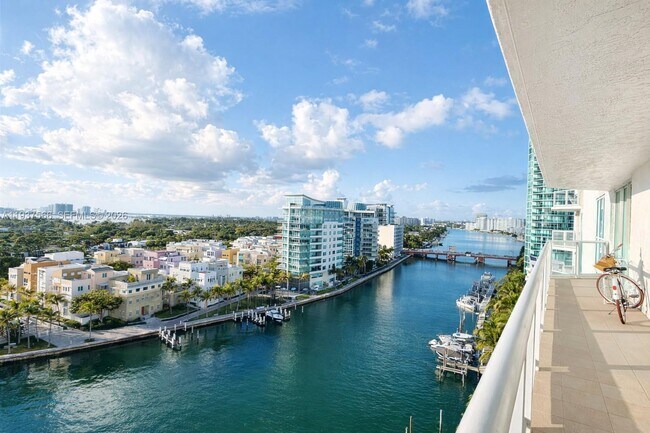 Building Photo - 5900 Collins Ave