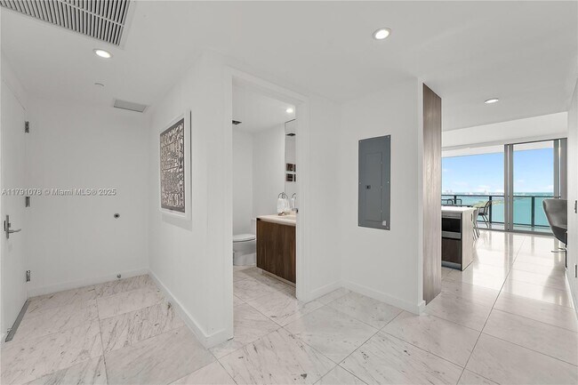 Foto del edificio - 3131 NE 7th Ave
