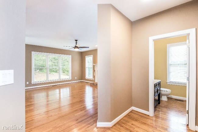 Building Photo - 11521 Sir Francis Drake Dr
