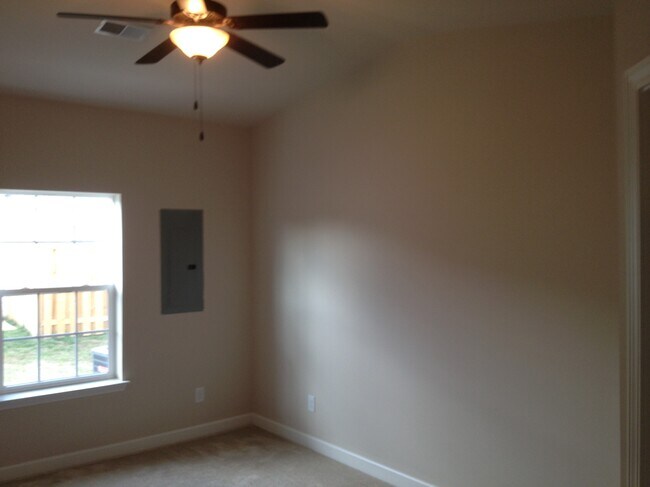 Building Photo - 1040 Charlie Daniels Pky