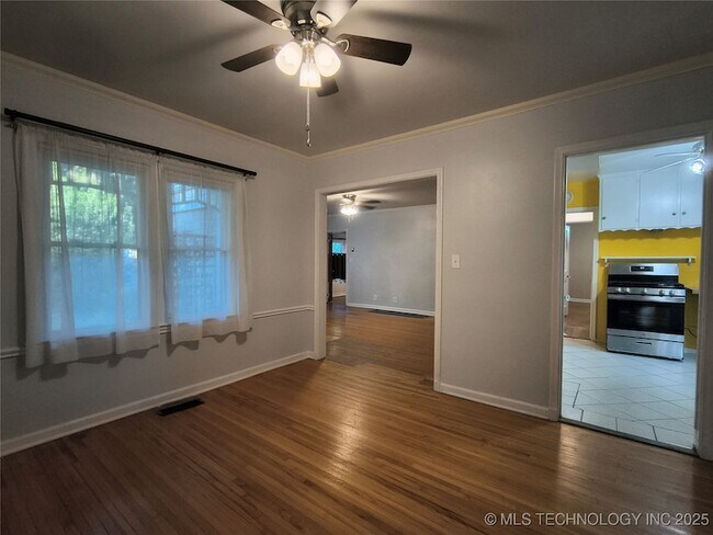 Foto del edificio - 3530 E 23rd St