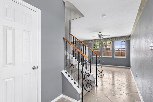 Foto del edificio - 9016 Elm Drake Ln