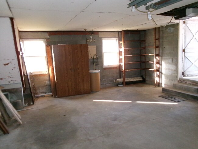 Building Photo - 22 Weaver Rd