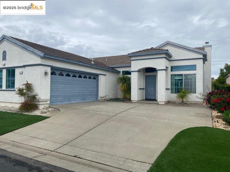 Foto principal - 1575 Summerland Way