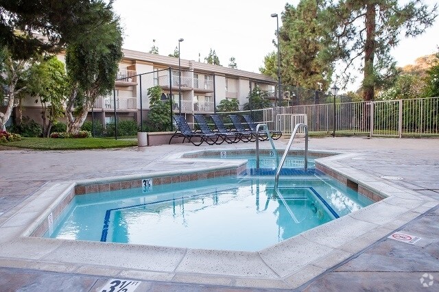 Oakwood At Toluca Hills Apartments By Avalon Hollywood Pool Area Oakwood At Toluca Hills Apartments By Avalon