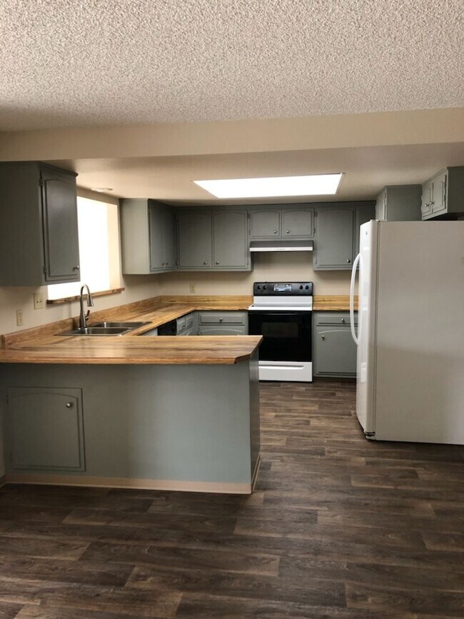 Foto del edificio - Discover your new home in North Medford!