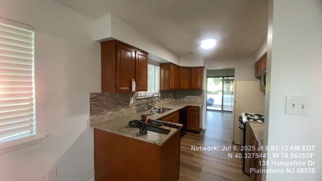 Foto del edificio - 138 Hampshire Dr