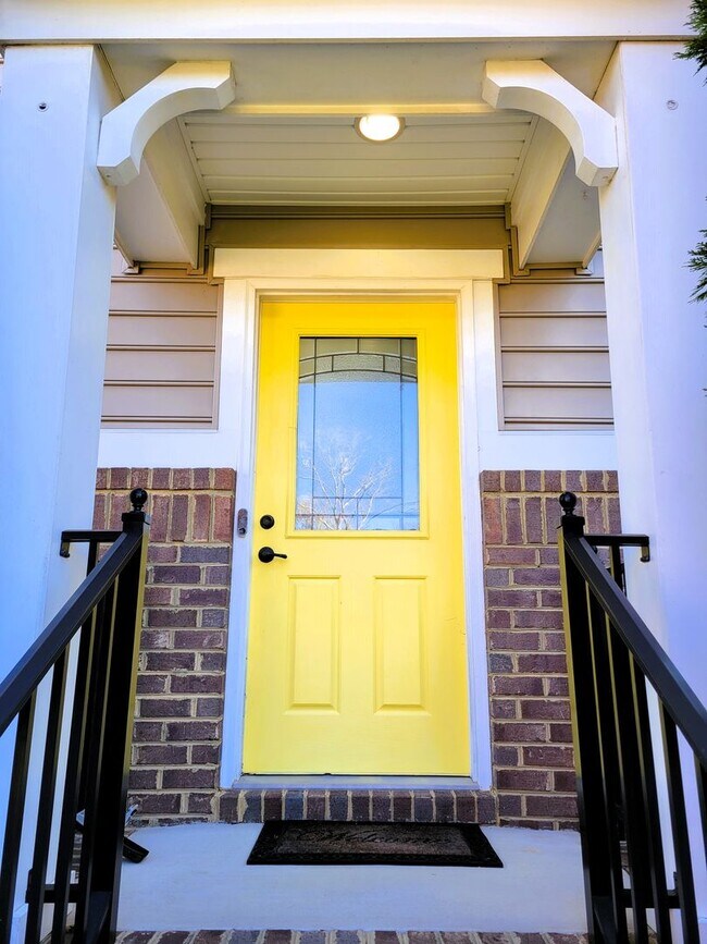 Foto del edificio - Large 2 story transitional in highly sough...