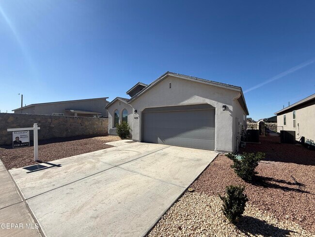 Foto del edificio - 429 Soleil Rd