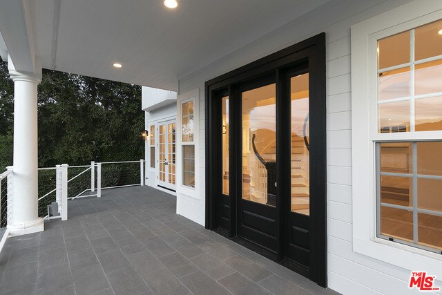 Foto del edificio - 388 Lower Lake Rd