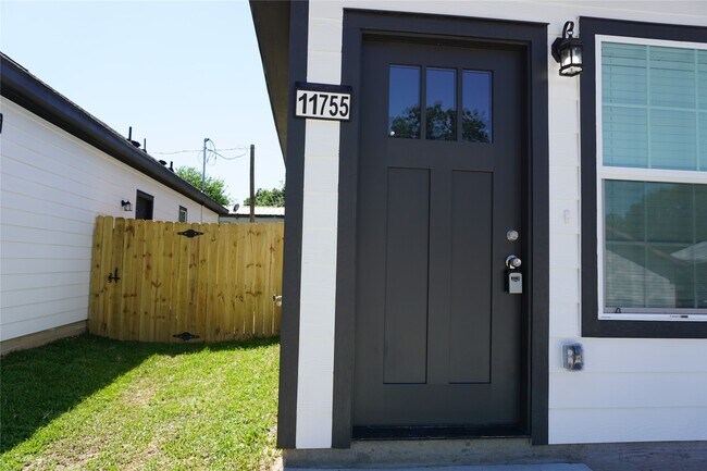 Foto del edificio - 11755 White Cedar St