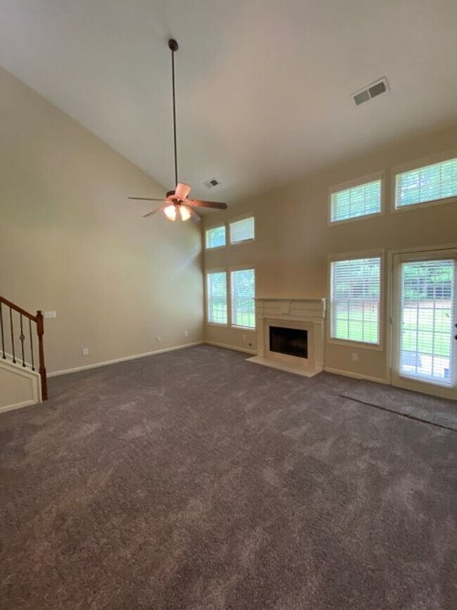 Foto del edificio - NEW PRICE - Charming Craftsman in sought-a...