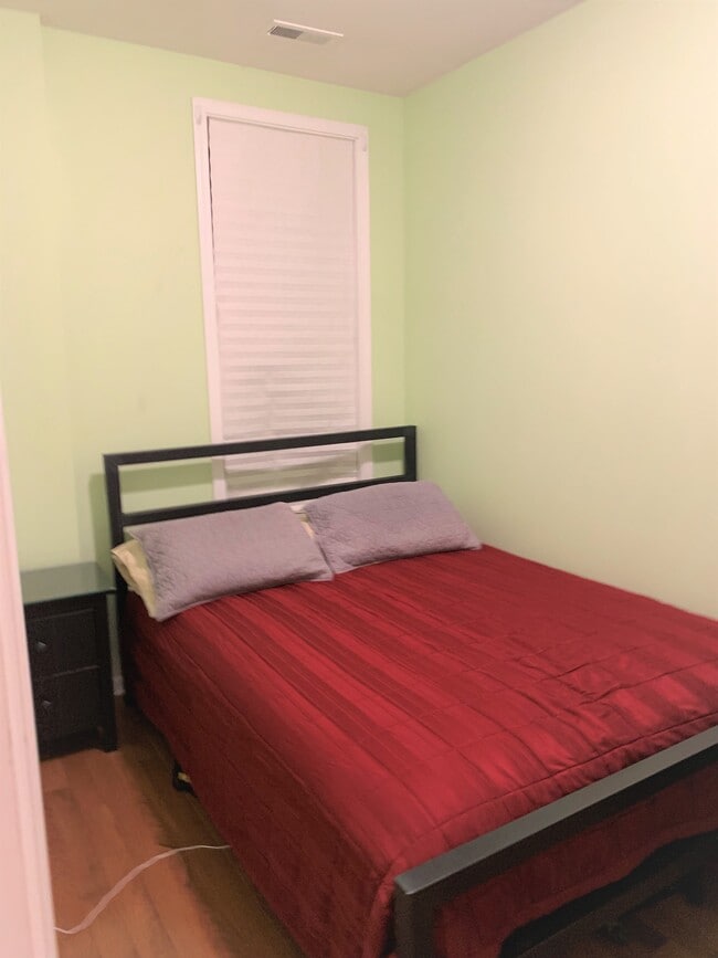 bedroom 1 - 1908 W 21st Pl